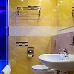 Hotel Holiday Park Otel Varşova