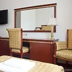 Hotel Holiday Park Varşova