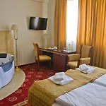 Hotel Holiday Park 3* Varşova