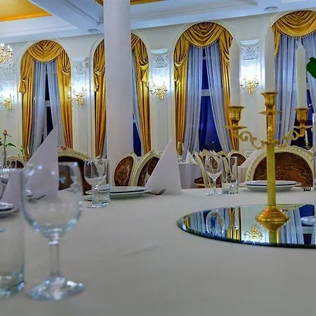 מלון Hotel Holiday Park 3*