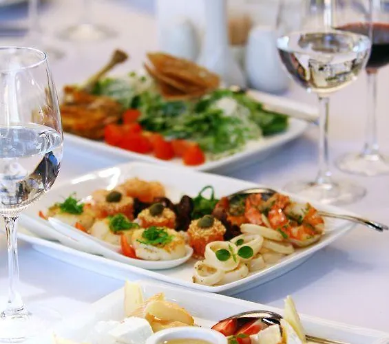 Hotel Holiday Park Hotell