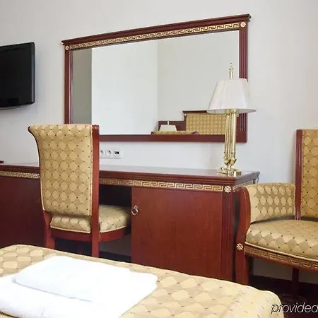 Hotel Holiday Park ורשה