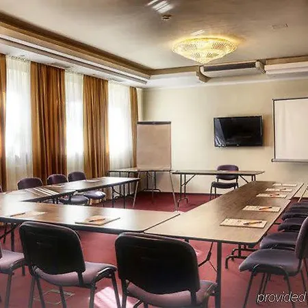 호텔 Hotel Holiday Park