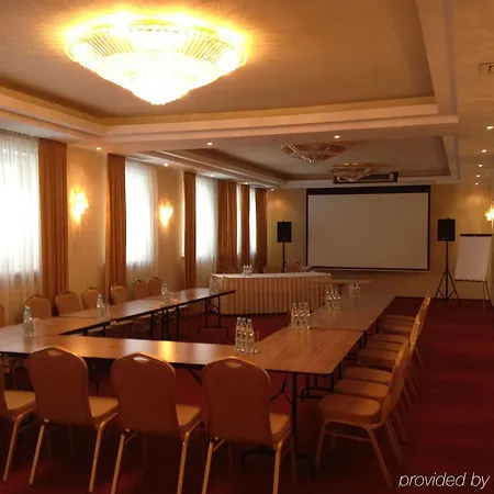 Hotel Holiday Park 3* ורשה