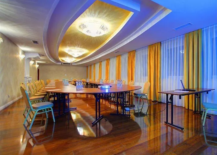 Hotel Holiday Park Hotel 3*