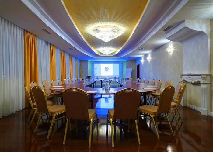 호텔 Hotel Holiday Park