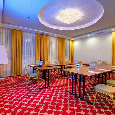 Hotel Holiday Park Szálloda